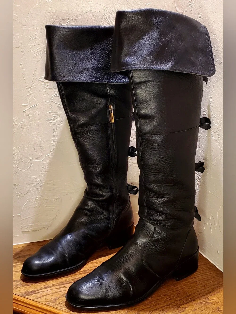 Black Leather Over-the-Knee Fold-Over Boots with Back Bows Gold Side Zipper Sz 7